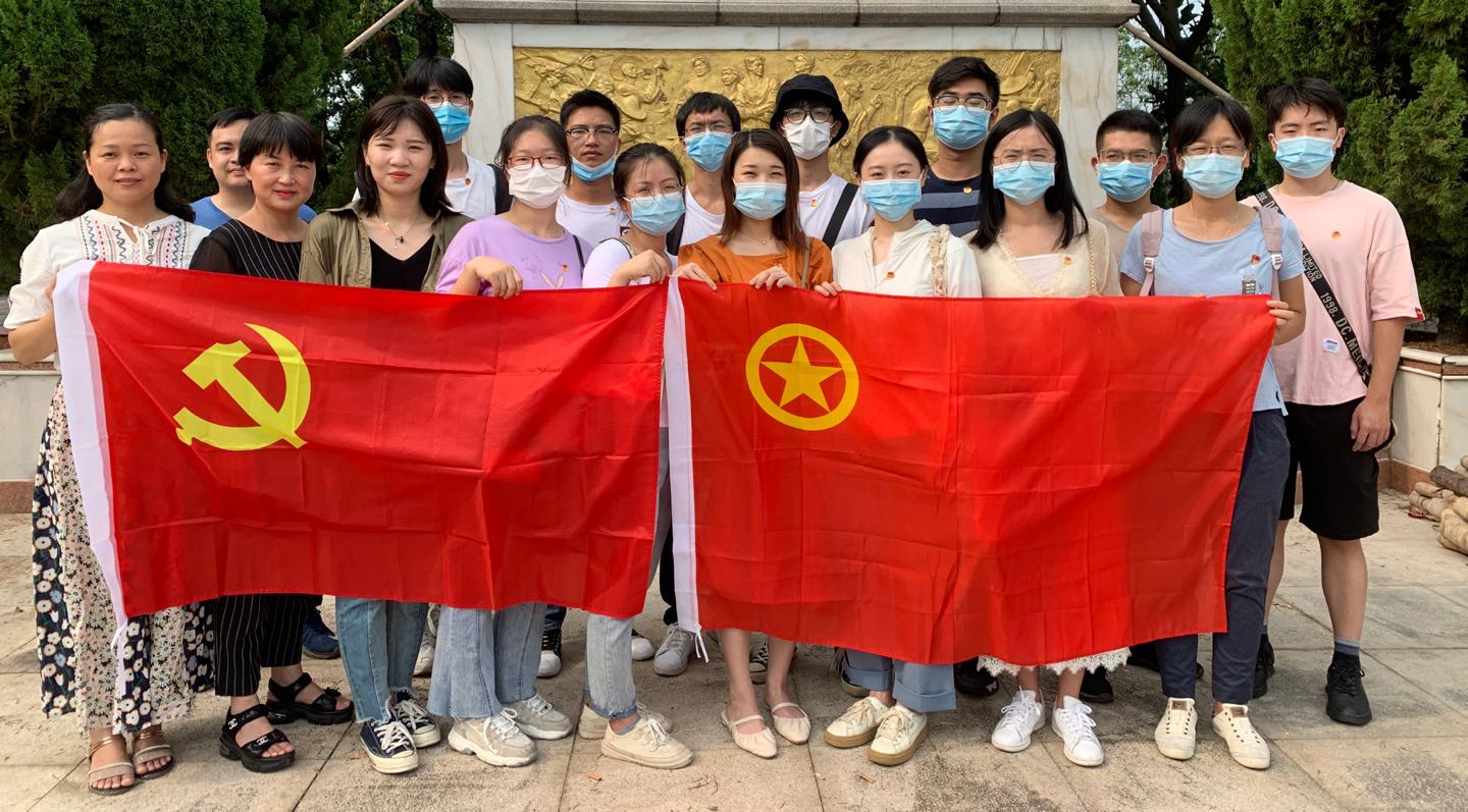 銘記歷史  砥礪奮進(jìn)—— 漳州市中醫(yī)院開展緬懷革命英烈祭掃活動