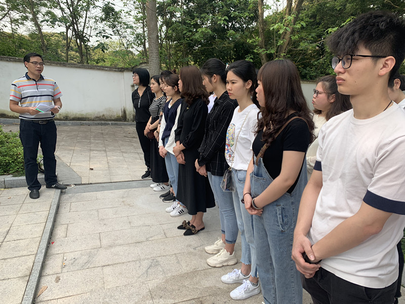 清明追思·緬懷先烈憶忠魂--漳州市中醫(yī)院開展清明烈士陵園掃墓活動 清明追思·緬懷先烈憶忠魂--漳州市中醫(yī)院開展清明烈士陵園掃墓活動