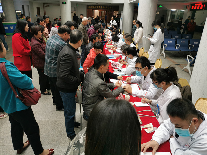 大咖齊聚 義診暖心——中華中醫(yī)藥學(xué)會組織北京中醫(yī)藥專家赴漳州開展義診活動