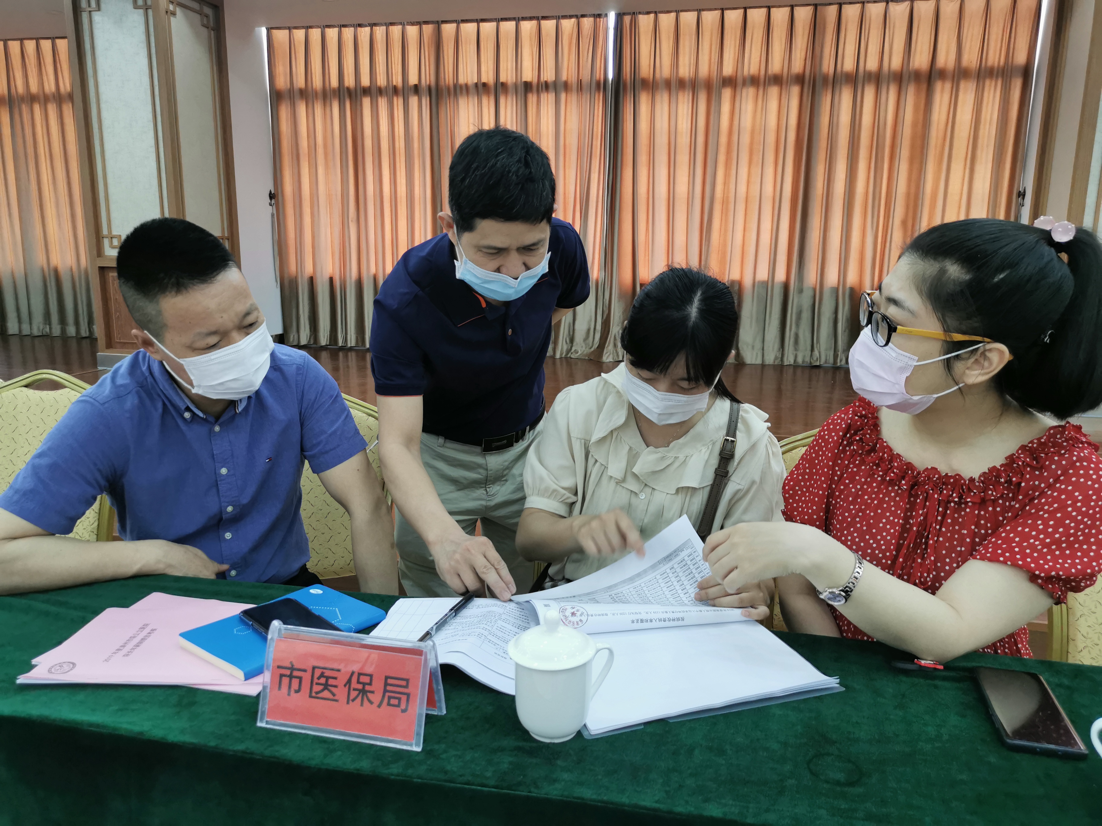 漳州市公立醫(yī)院院長(zhǎng)年薪制考核組蒞臨我院檢查考核