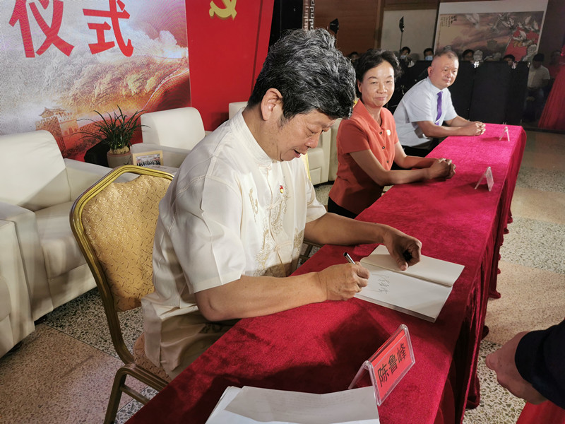 永遠(yuǎn)跟黨走 ▏許鵑君參加漳州市中醫(yī)院骨傷黨支部援邊援外專題晚會