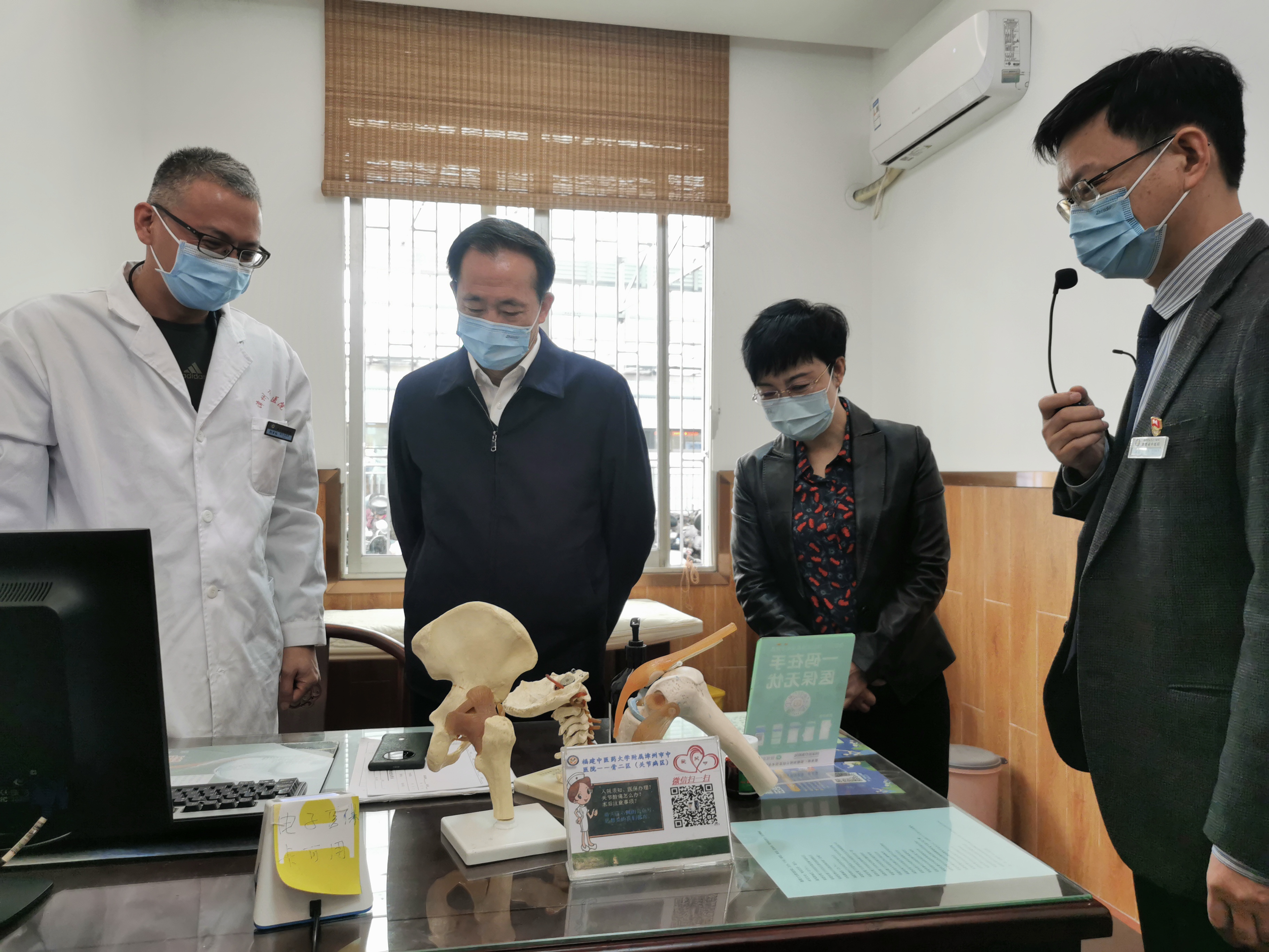 專家本身就是一張最好的中醫(yī)藥名片——副省長李德金蒞臨漳州市中醫(yī)院調(diào)研時說