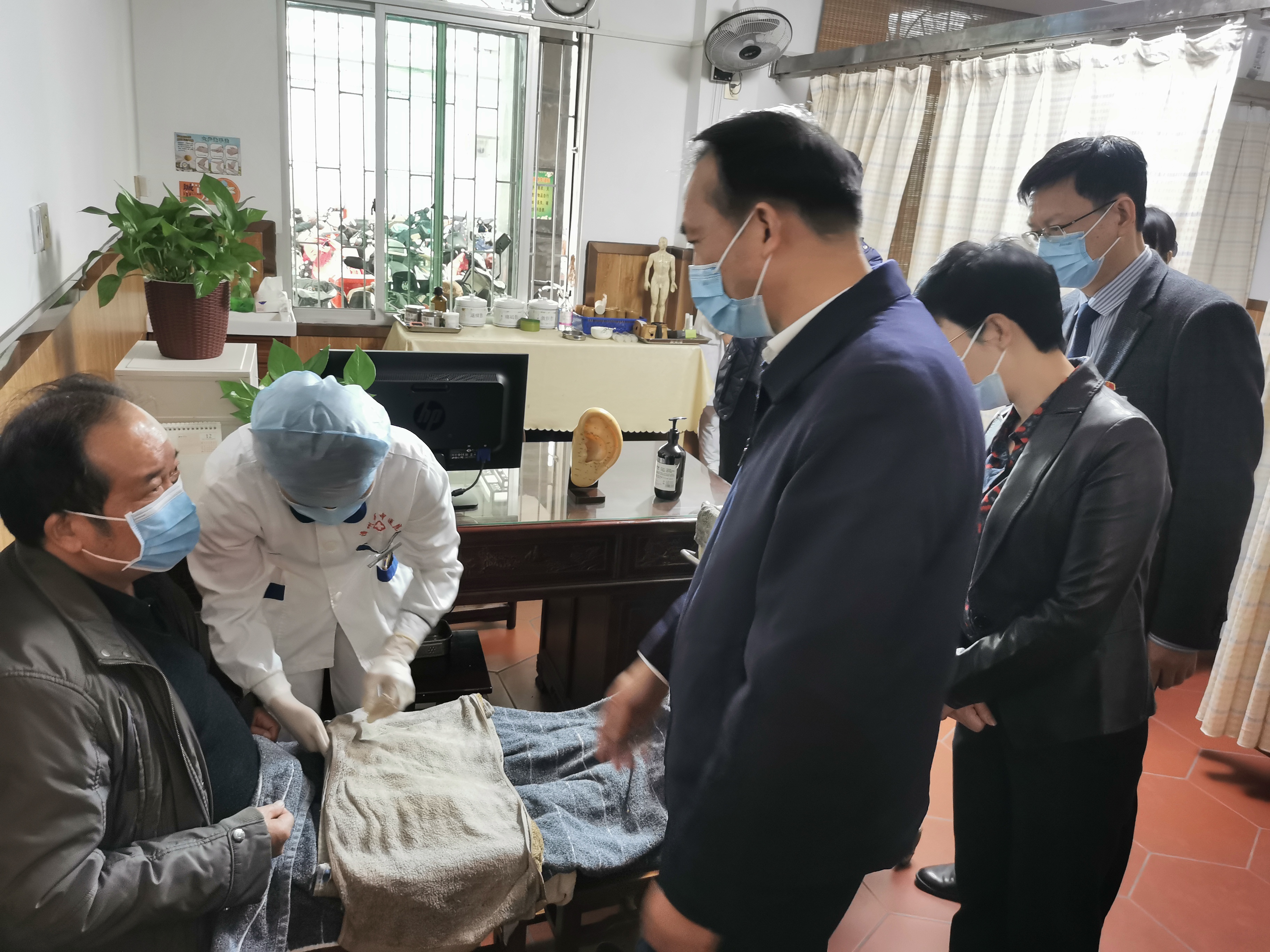 專家本身就是一張最好的中醫(yī)藥名片——副省長李德金蒞臨漳州市中醫(yī)院調(diào)研時說 專家本身就是一張最好的中醫(yī)藥名片——副省長李德金蒞臨漳州市中醫(yī)院調(diào)研時說
