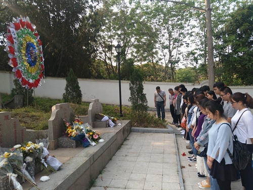 清明追思·緬懷先烈憶忠魂 -------漳州市中醫(yī)院清明烈士陵園掃墓活動 清明追思·緬懷先烈憶忠魂 -------漳州市中醫(yī)院清明烈士陵園掃墓活動