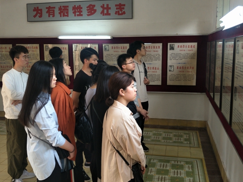 清明追思·緬懷先烈憶忠魂 -------漳州市中醫(yī)院清明烈士陵園掃墓活動 清明追思·緬懷先烈憶忠魂 -------漳州市中醫(yī)院清明烈士陵園掃墓活動