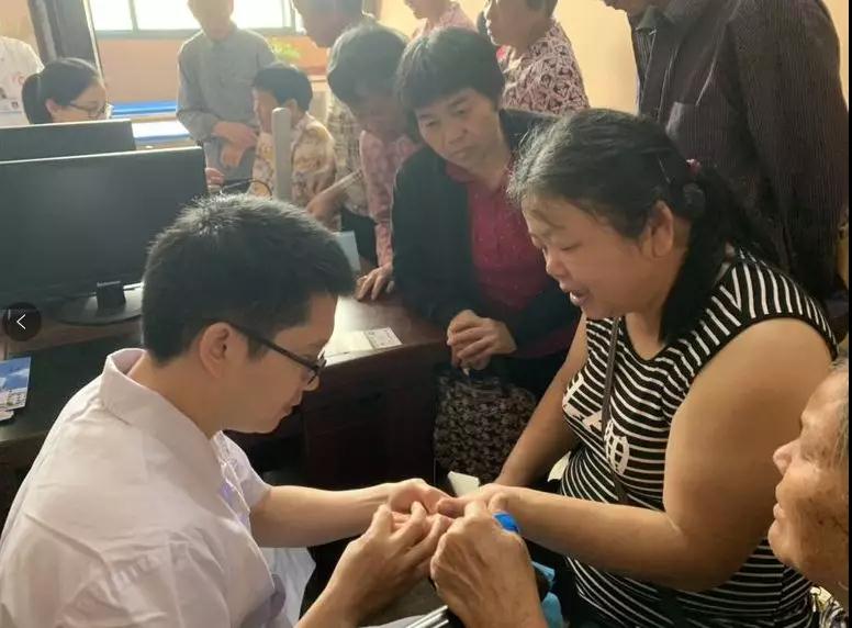 巡回義診惠民生，真情服務(wù)書洋站，骨傷義診ing