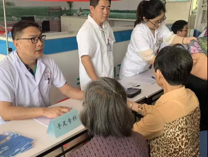 巡回義診惠民生，真情服務(wù)書洋站，骨傷義診ing