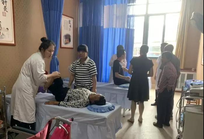 巡回義診惠民生，真情服務(wù)書洋站，骨傷義診ing